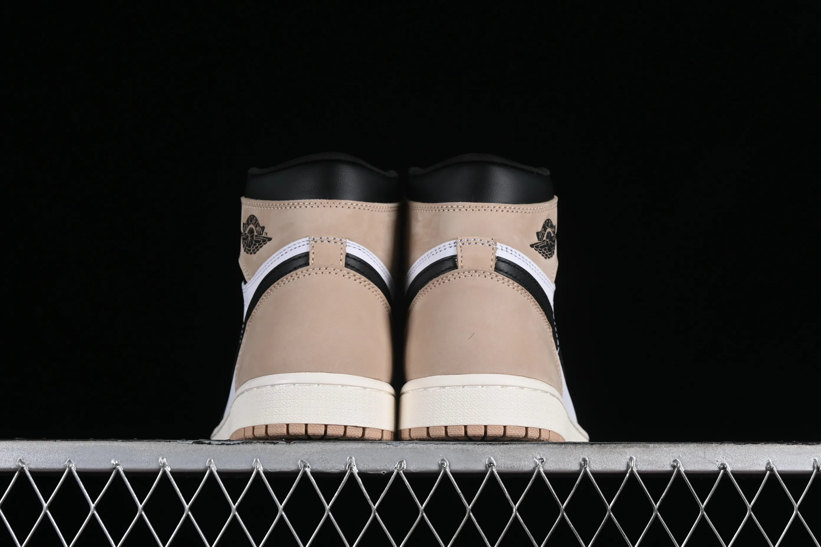 All Categories Air Jordan Jordan Series Basketball Shoes Air Jordan 1 High Air Jordan 1 High OG "Latte" AJ1 Joe 1 Latte Coffee Small Fresh Color High Top Basketball Shoes FD2596-021